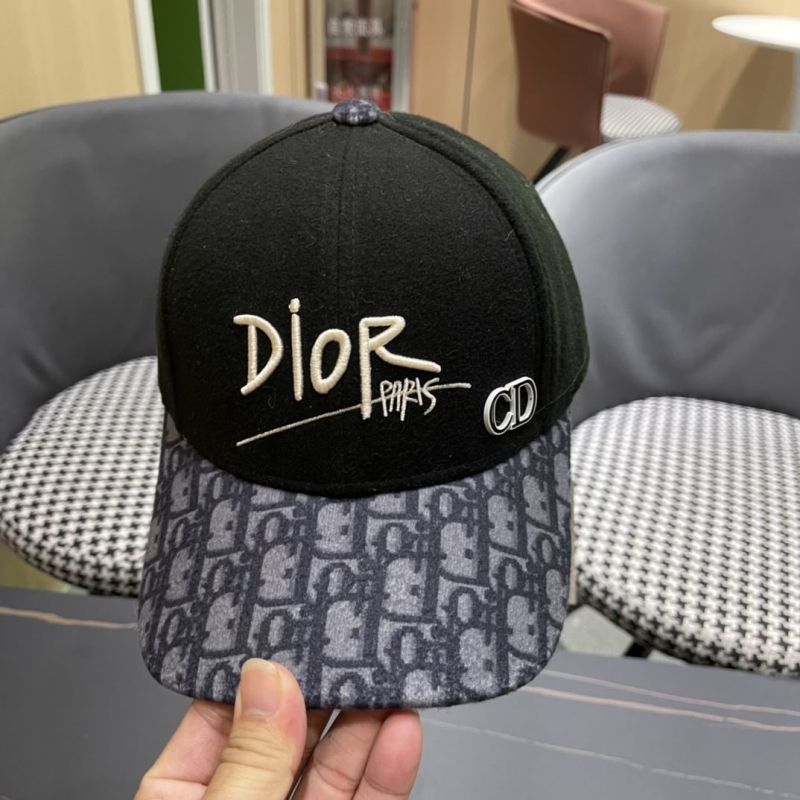 CHRISTIAN DIOR